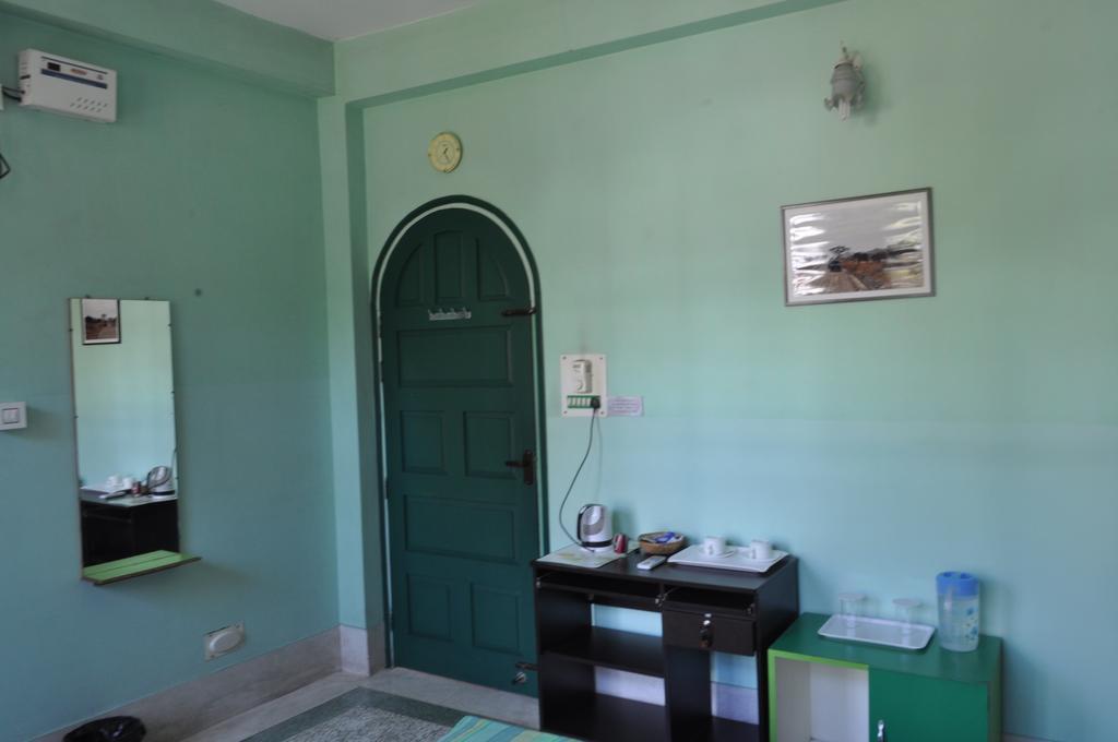 Saikia Nest The Home-Stay Guwahati Esterno foto